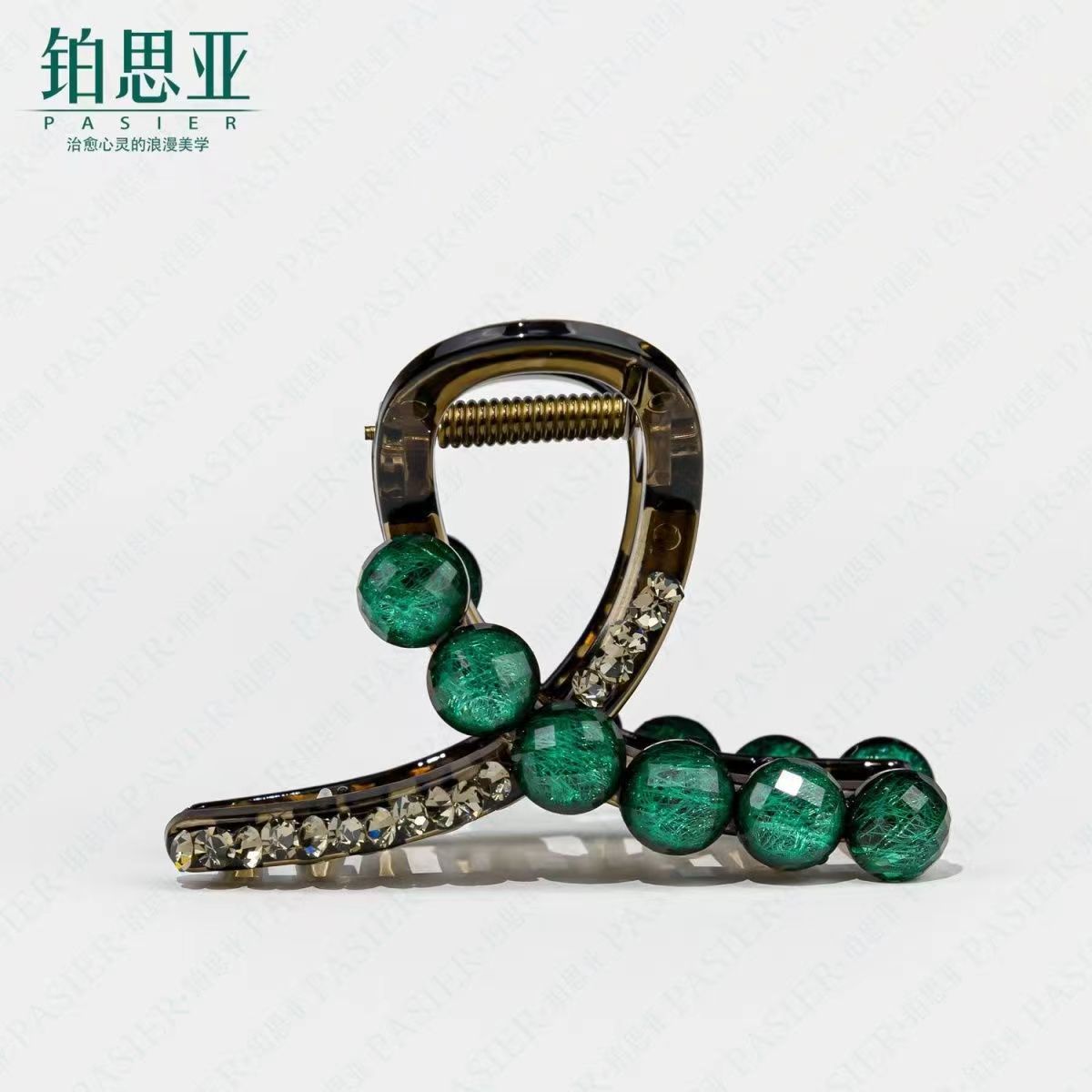 Wholesale Vintage Emerald Shark Clip
